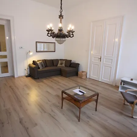 Sissy Apartment *